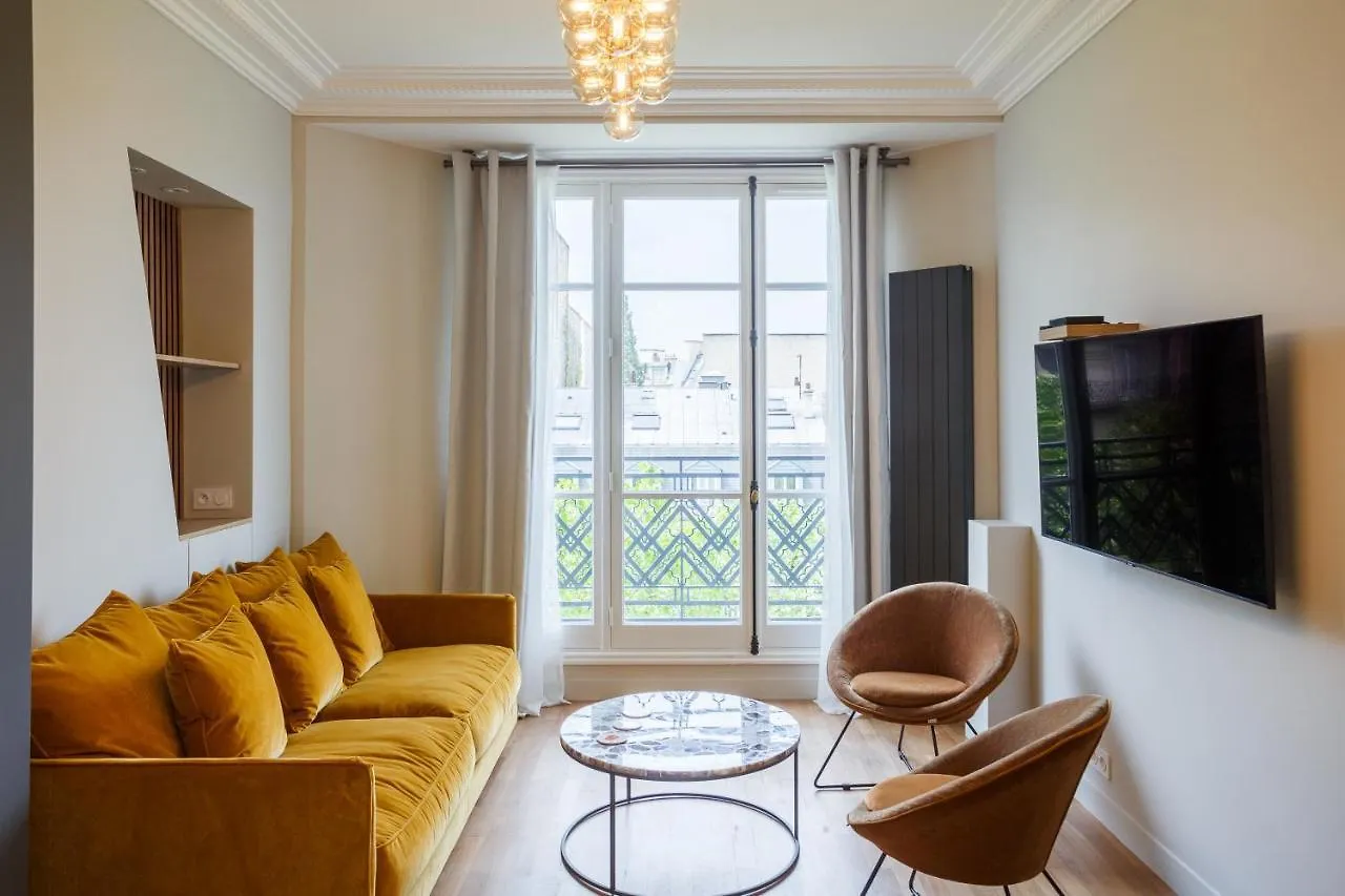 The Eiffel Tower Cosy Nest Apartment Paris