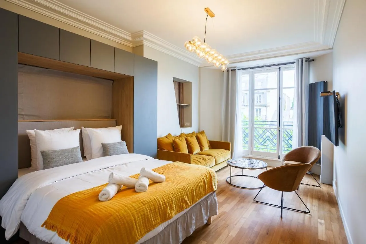 The Eiffel Tower Cosy Nest contacts