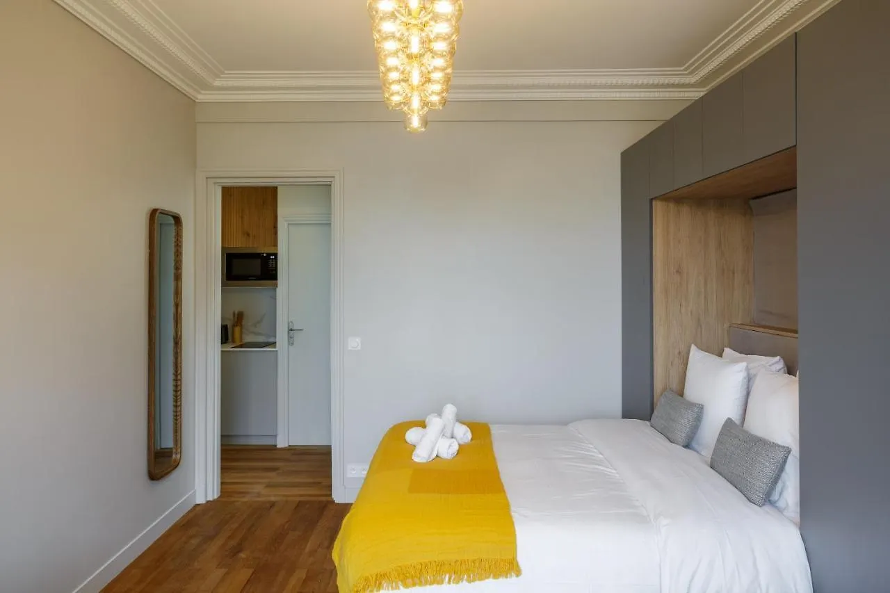 The Eiffel Tower Cosy Nest Apartment Paris France