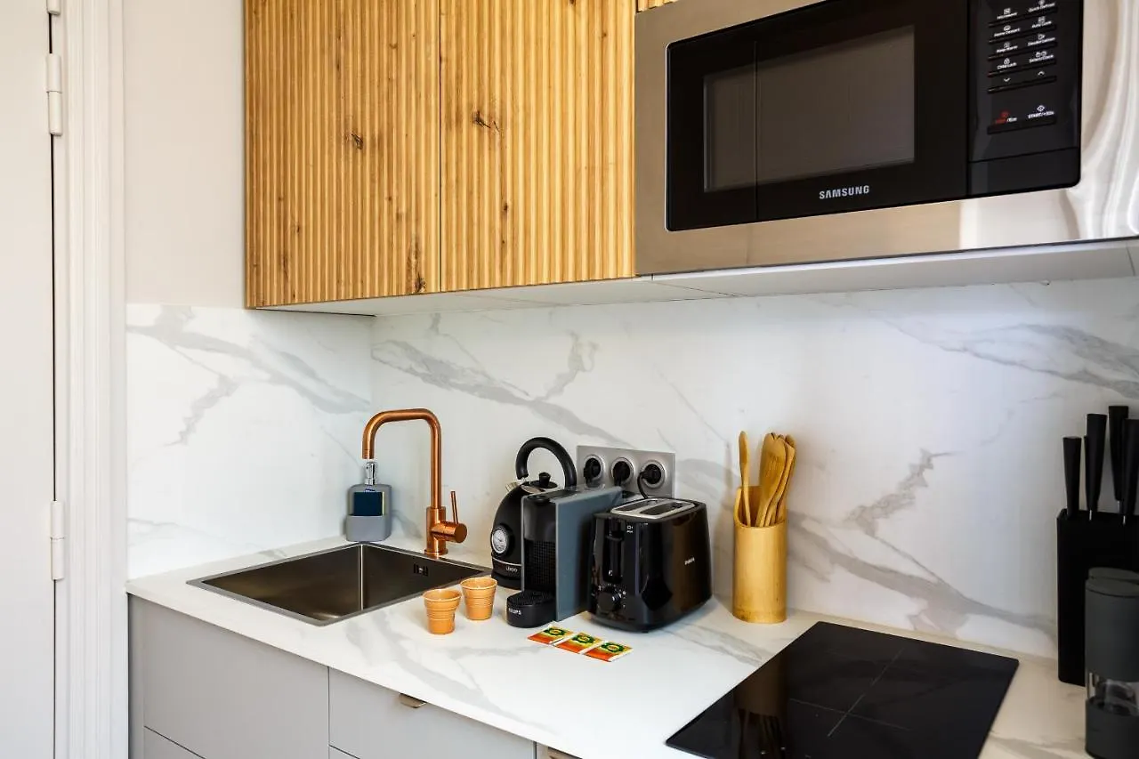 The Eiffel Tower Cosy Nest Apartment Paris