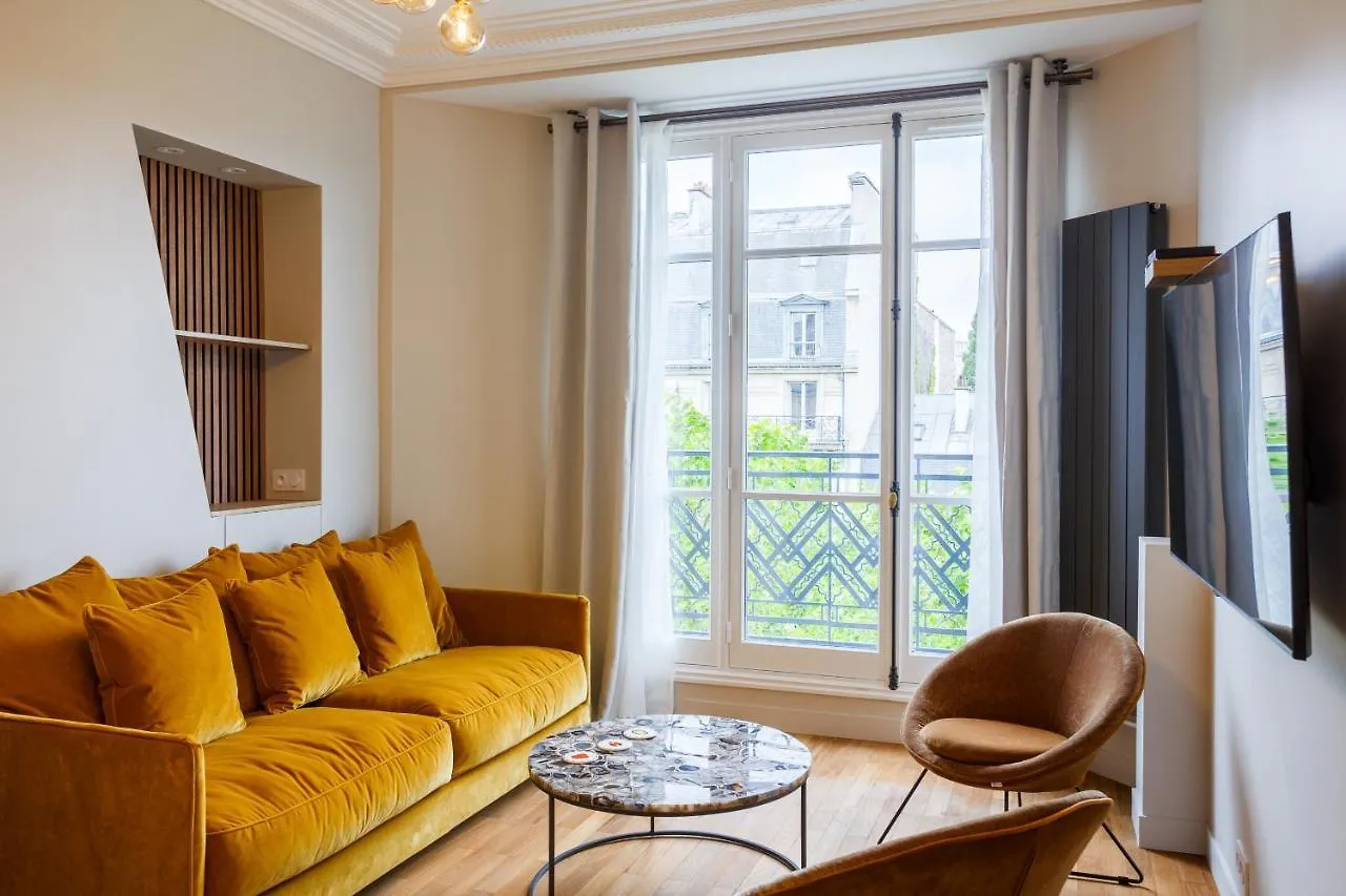 The Eiffel Tower Cosy Nest Apartment Paris