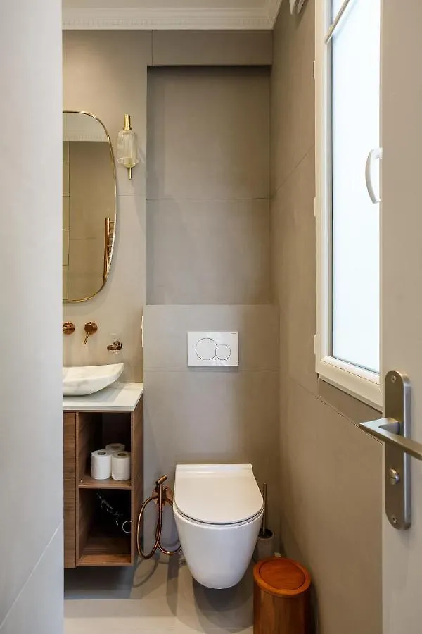 The Eiffel Tower Cosy Nest Apartment Paris France
