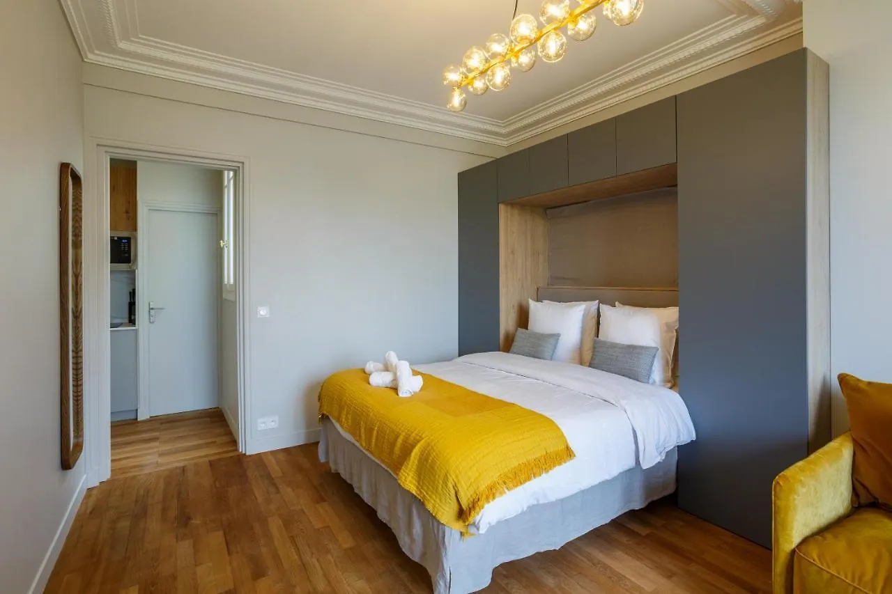 The Eiffel Tower Cosy Nest Apartment Paris France